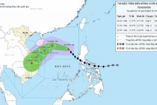 Bão số 12 giật cấp 11, di chuyển hướng vào Biển Đông cách Hoàng Sa khoảng 540km