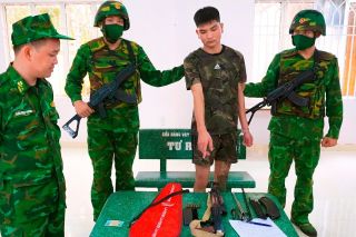 Tây Ninh: Bắt giữ đối tượng mang theo vũ khí quân dụng xuất cảnh