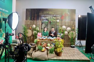NSND Tự Long livestream bán nông sản, khách chốt đơn 6 tấn gạo ST25