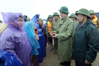 Phó Thủ tướng Mai Văn Chính kiểm tra công tác ứng phó mưa lũ tại Hà Tĩnh
