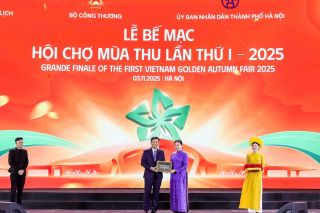 Agribank trao 10 tỷ đồng an sinh xã hội, cùng cả nước hướng về đồng bào vùng bão lũ