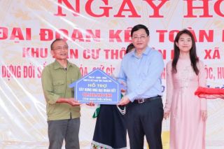 Phó Chủ tịch UBND tỉnh Thanh Hóa dự ngày hội Đại đoàn kết toàn dân tộc tại xã Ngọc Lặc