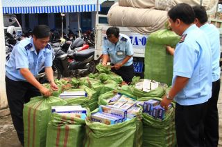 Ngành Hải quan tăng cường các biện pháp phòng, chống buôn lậu thuốc lá dịp cuối năm