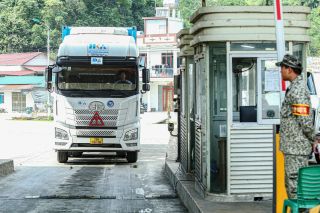 Lạng Sơn thử nghiệm xe tự hành AGV tại cửa khẩu, hoạt động xuất nhập khẩu vẫn ổn định