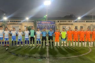 Hà Tĩnh: Giải bóng đá trên 40 tuổi trao 20 suất quà cho trẻ em nghèo tại lễ bế mạc
