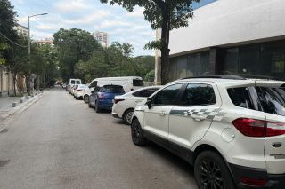 Tình trạng bãi đỗ xe tạm qua đêm gia tăng tại nhiều khu dân cư Hà Nội