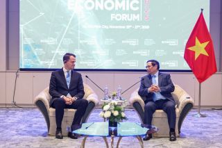 Thủ tướng đề nghị WEF đưa Diễn đàn Kinh tế mùa Thu thành sự kiện thường niên