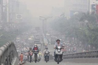 Bụi mịn dày đặc, Hà Nội giảm chất lượng không khí