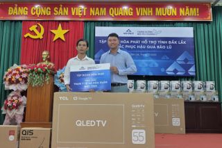 Hòa Phát trao 100.000m2 tôn, cùng đồ dùng thiết yếu hỗ trợ người dân tỉnh Đắk Lắk