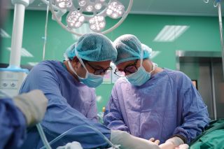 Phân biệt giữa đau bụng do sỏi và đau bụng do bệnh tiêu hóa