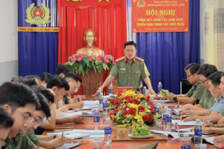 Công an Cà Mau hoàn thành toàn diện nhiệm vụ quản lý xuất nhập cảnh năm 2025