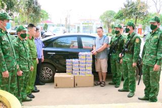 Đồn Biên phòng Tân Hà bắt đối tượng vận chuyển hơn 240 kg pháo hoa nổ