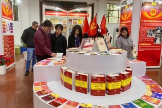 Tổ chức Triển lãm tư liệu chào mừng thành công Đại hội đại biểu toàn quốc lần thứ XIV của Đảng
