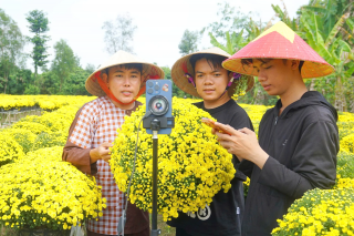 Livestream bán hoa: Giải pháp linh hoạt giúp nhà vườn miền Tây “thoát hiểm” mùa Tết