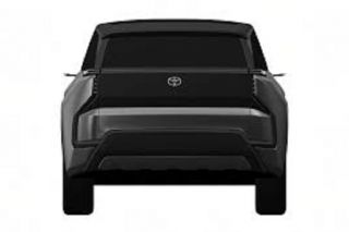 Toyota gây tò mò với hình ảnh xe gầm cao bí ẩn sắp ra mắt
