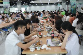 Nghi vấn thịt bẩn vào bếp ăn trường học: TP.HCM lập đoàn kiểm tra khẩn