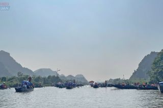 Tổ chức, đón lượng khách tăng mạnh ngay đầu mùa Lễ hội Chùa Hương