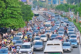 Thủ tướng: Không để xảy ra ùn tắc kéo dài trên các tuyến đường vào trung tâm Hà Nội và TPHCM
