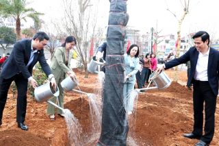 Lãnh đạo tỉnh Lạng Sơn dự Lễ phát động “Tết trồng cây đời đời nhớ ơn Bác Hồ”