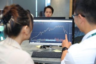 Nhận định thị trường 17/3: VN-Index đối mặt rủi ro, chuyên gia khuyên hạn chế mở vị thế mua mới