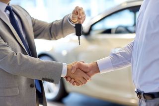 Cảnh báo “bẫy” điều khoản trong hợp đồng đặt cọc mua ô tô