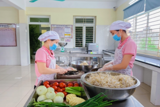 TPHCM quyết liệt ngăn chặn thực phẩm bẩn vào bếp ăn trường học