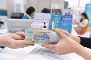 FiinGroup cảnh báo áp lực thanh khoản tăng cao, lãi suất huy động ngân hàng có thể bước vào chu kỳ tăng mới