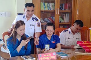 Hải đoàn 42/ BTL Vùng Cảnh sát biển 4: Sôi nổi Ngày sách và Văn hóa đọc Việt Nam