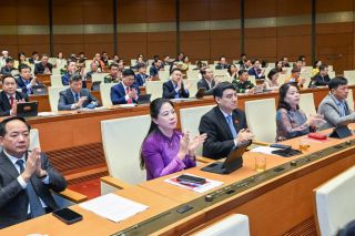 Quốc hội chốt bỏ ngưỡng doanh thu chịu thuế 500 triệu đồng với hộ kinh doanh