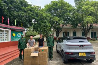Bắt giữ 385 chai chất lỏng nghi là hóa chất nhập lậu vận chuyển trên Quốc lộ 18C