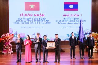 Trường Đại học Hạ Long đón nhận Huy chương Lao động của Nhà nước CHDCND Lào