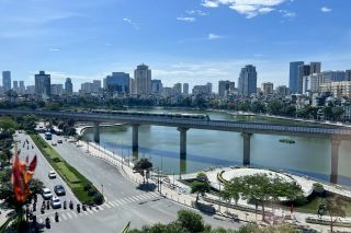 Hà Nội trong cái nắng oi đầu mùa: Thành phố mang một vẻ rất khác giữa những ngày hè chớm tới