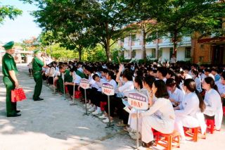 “Tiết học biên cương”: Bồi đắp tình yêu Tổ quốc cho học sinh vùng biên