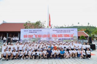 Hơn 1.000 đoàn viên Công đoàn và Nhân dân phường Đồ Sơn tham gia Giải chạy “Tự hào lịch sử - Vững bước tương lai”