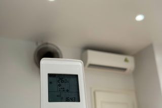 Nắng nóng kỷ lục, EVN Hà Nội cảnh báo hóa đơn tiền điện tháng 6 tăng mạnh
