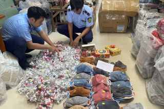 Gia Lai: Tạm giữ hàng nghìn sản phẩm mỹ phẩm, khẩu trang giả mạo nhãn hiệu và không rõ nguồn gốc