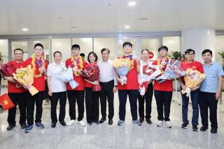 Bộ GDĐT đón đội tuyển giành 4 Huy chương Vàng Olympic Hóa học quốc tế 2026 về nước