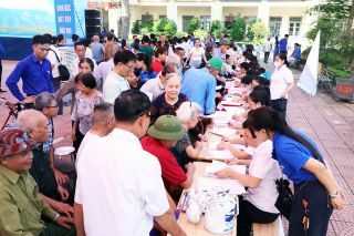 Trung ương Hội Thầy thuốc trẻ Việt Nam tri ân người có công với cách mạng tại Bắc Ninh