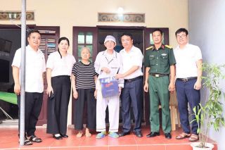 Ninh Bình: Xã Giao Ninh thăm, tặng quà người có công dịp 27/7