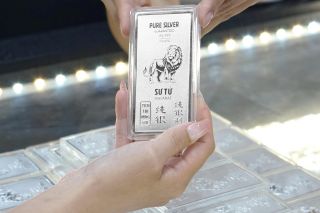 Giá bạc hôm nay 30/7: Bật tăng
