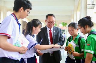 Hướng nghiệp thời AI: Doanh nghiệp cần trở thành "người thầy"