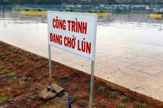 Vụ lún, nứt quảng trường 400 tỷ đồng: Nhà thầu phải bỏ tiền túi sửa chữa