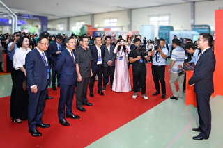 SHB SAHA Shop gây ấn tượng tại sự kiện Chuyển đổi số ngành Ngân hàng 2026