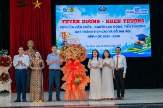 Huế: Chợ Đông Ba khen thưởng 340 học sinh con tiểu thương chăm ngoan, học giỏi