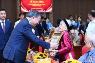 Đảng viên lão thành tiếp tục phát huy uy tín, trí tuệ, kinh nghiệm, tình cảm cách mạng