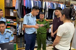 Bắc Ninh: Phát hiện lô hàng thời trang giả thương hiệu nổi tiếng quy mô lớn