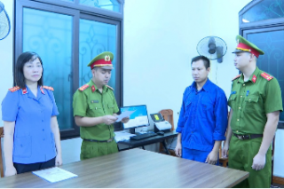 Hưng Yên: Khởi tố, bắt tạm giam 2 đối tượng mua bán trái phép hơn 18 tấn gỗ Sa mu dầu quý hiếm