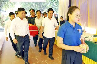 Bí thư Tỉnh ủy Bắc Ninh kiểm tra công tác lấy mẫu hài cốt liệt sĩ tại xã Hiệp Hòa và Xuân Cẩm