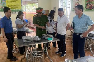 Hải Phòng: Tăng cường kiểm soát thực phẩm đưa vào bếp ăn trường học