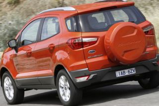 Vì sao nhiều mẫu SUV địa hình vẫn chuộng bánh dự phòng treo ngoài dù bất tiện khi đi phố
